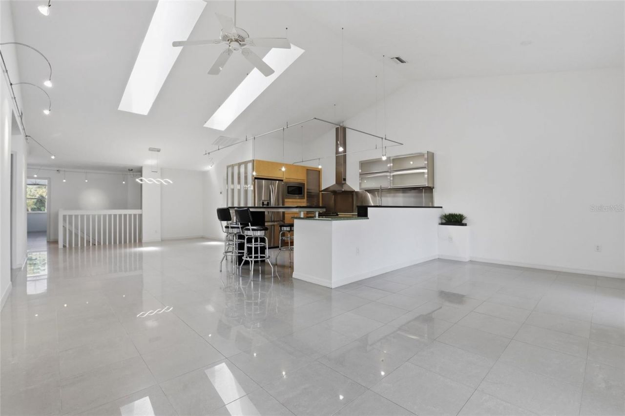 5588 Golf Pointe Drive , Unit 1, Sarasota, FL 34243 Photo