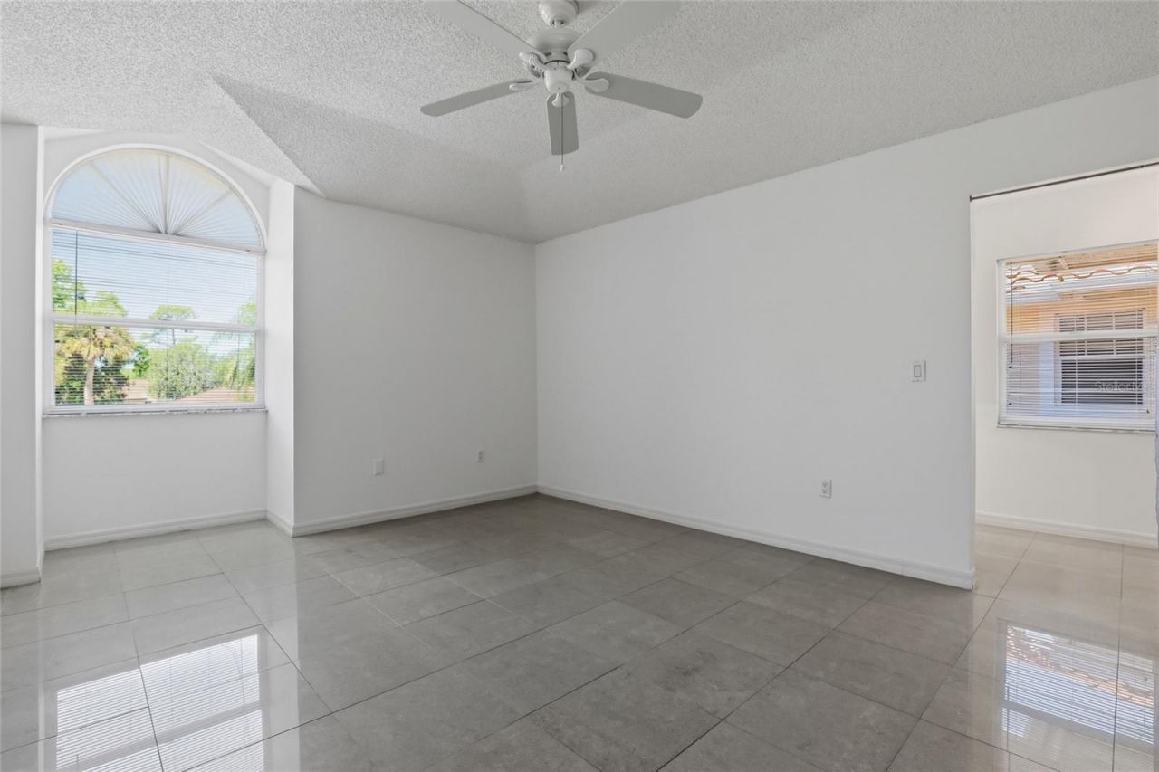 5588 Golf Pointe Drive , Unit 1, Sarasota, FL 34243 Photo