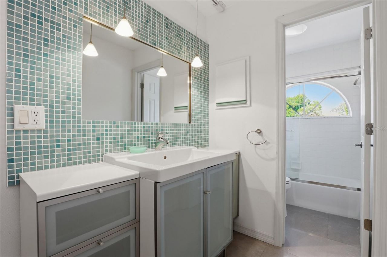 5588 Golf Pointe Drive , Unit 1, Sarasota, FL 34243 Photo