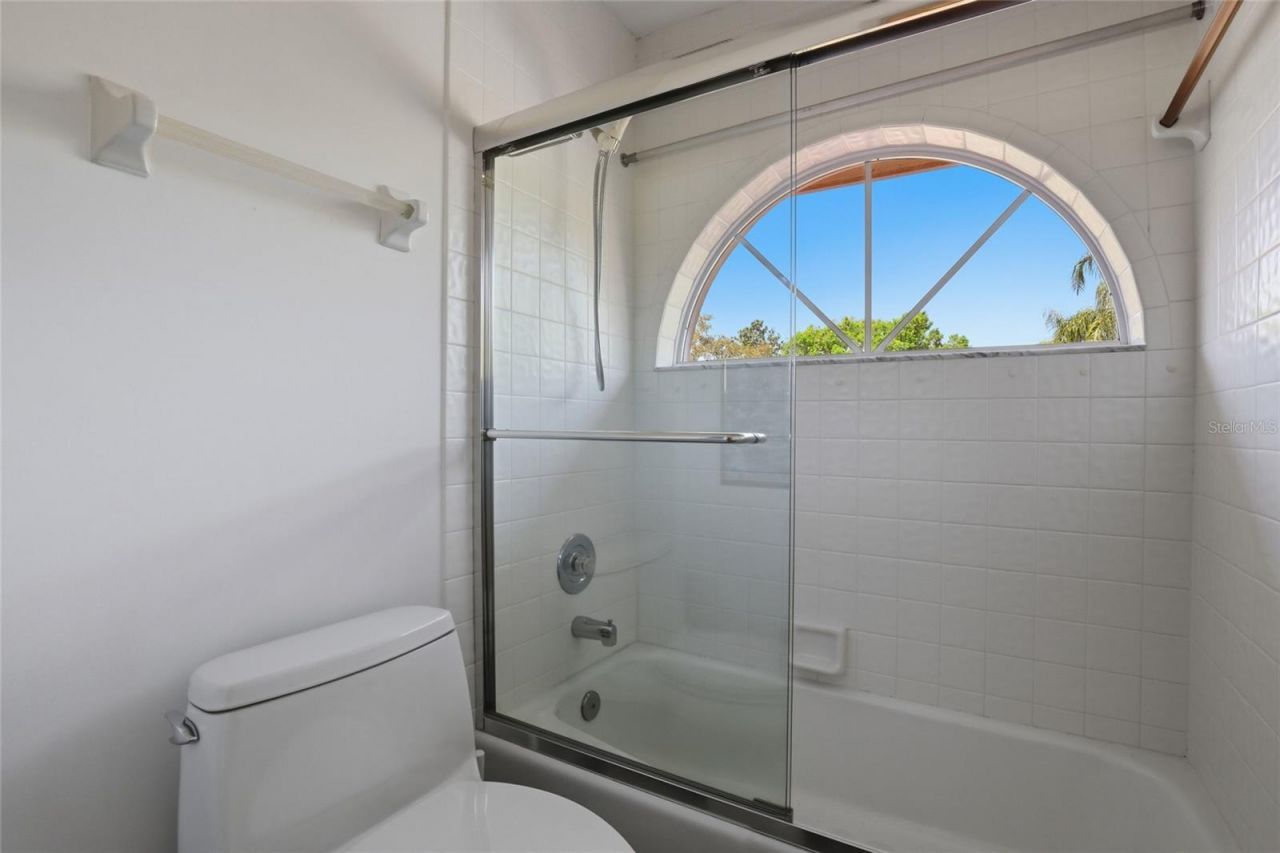 5588 Golf Pointe Drive , Unit 1, Sarasota, FL 34243 Photo