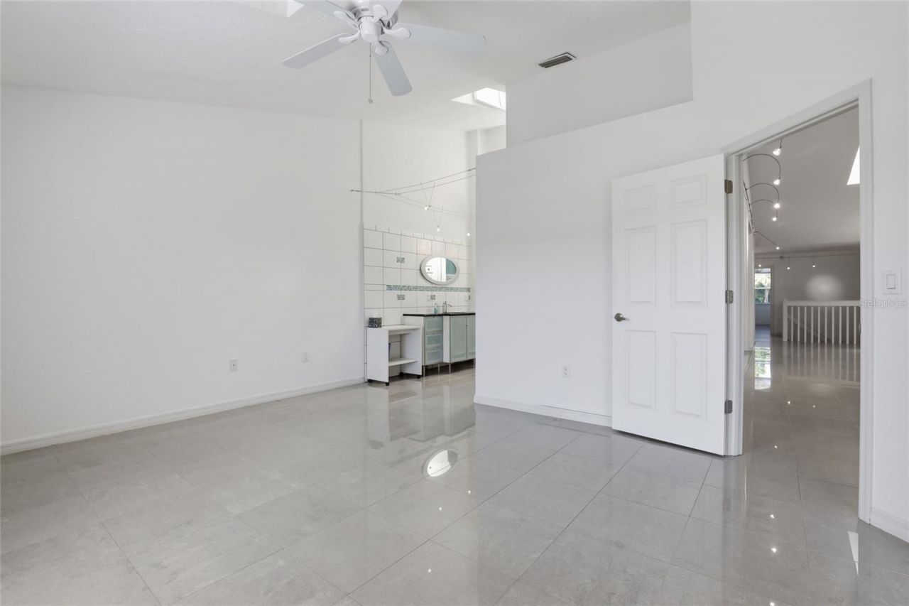 5588 Golf Pointe Drive , Unit 1, Sarasota, FL 34243 Photo