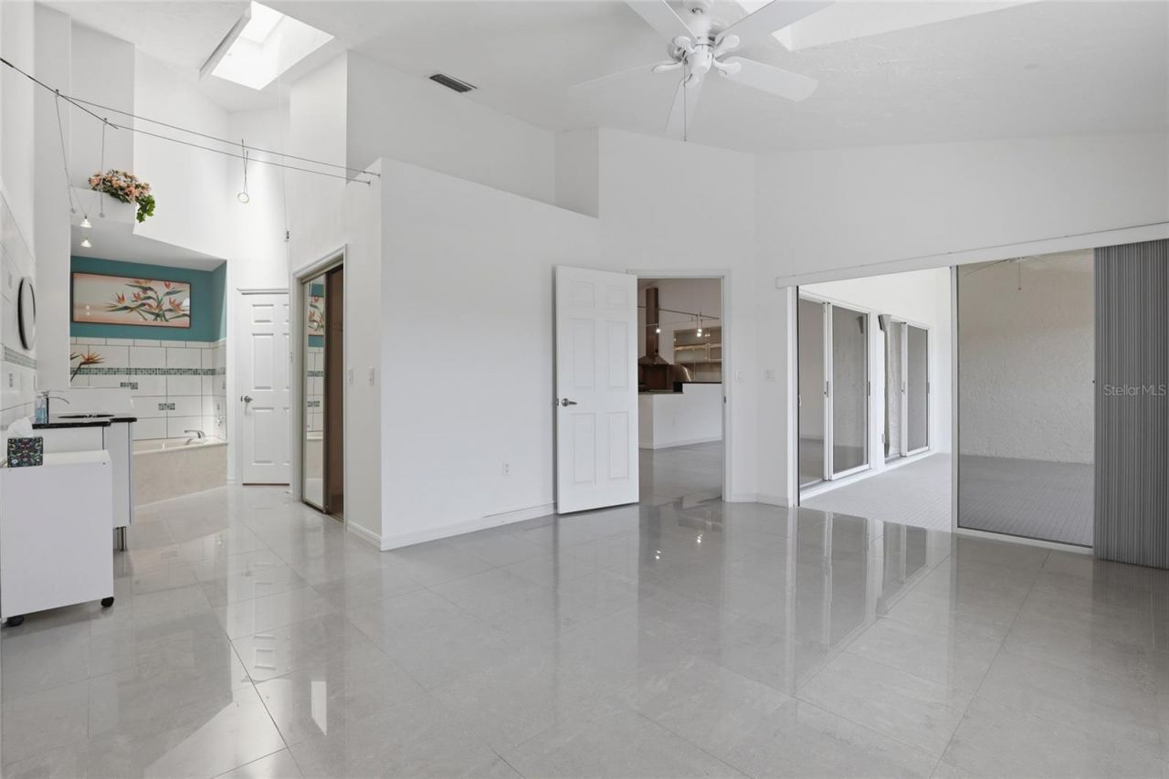 5588 Golf Pointe Drive , Unit 1, Sarasota, FL 34243 Photo