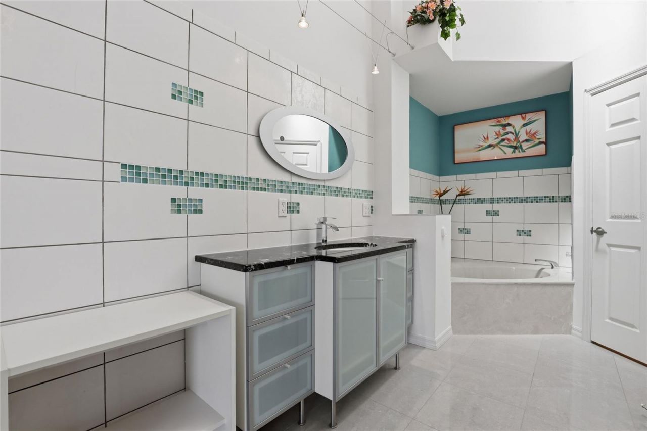 5588 Golf Pointe Drive , Unit 1, Sarasota, FL 34243 Photo