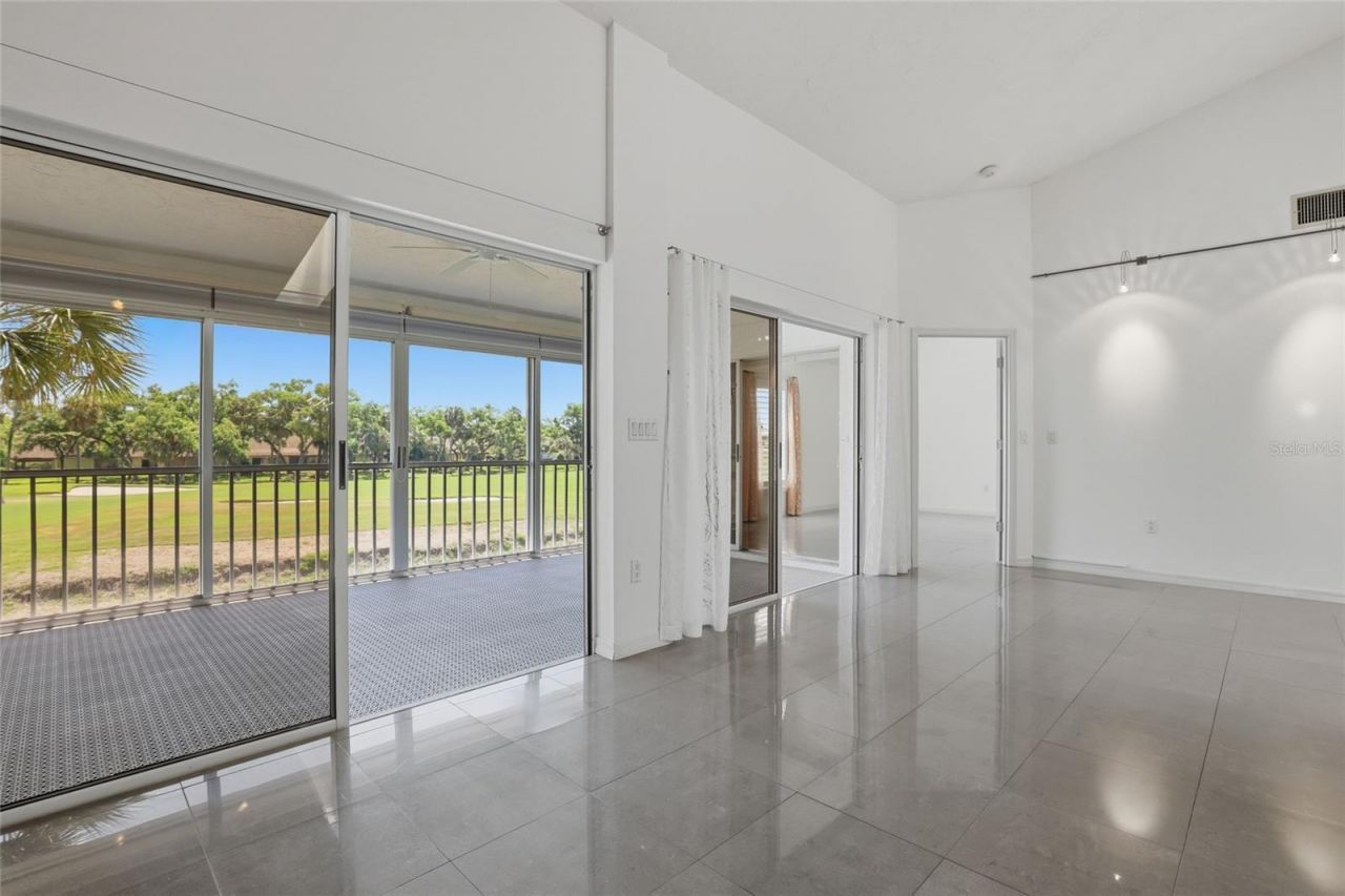 5588 Golf Pointe Drive , Unit 1, Sarasota, FL 34243 Photo