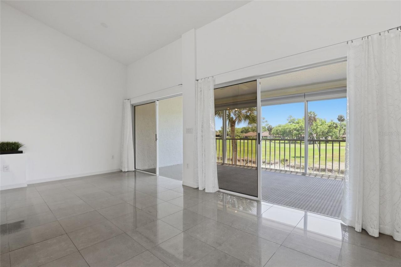 5588 Golf Pointe Drive , Unit 1, Sarasota, FL 34243 Photo