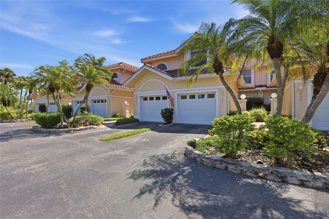 5588 Golf Pointe Drive , Unit 1, Sarasota, FL 34243 Photo