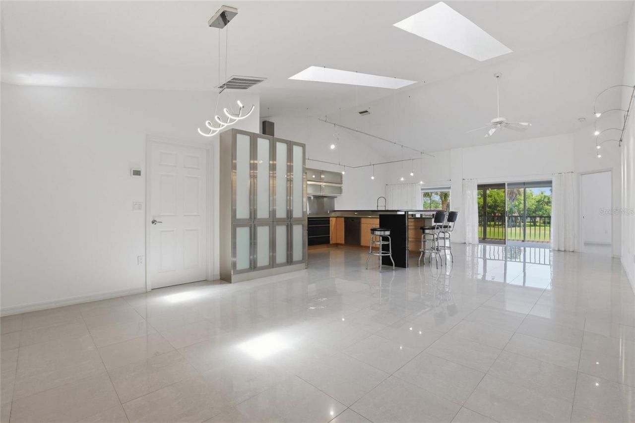 5588 Golf Pointe Drive , Unit 1, Sarasota, FL 34243 Photo