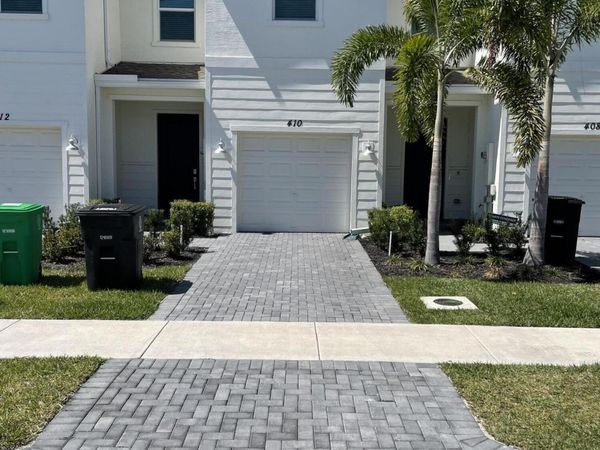 410 SE Crossoak Lane, Port St. Lucie, FL 34984