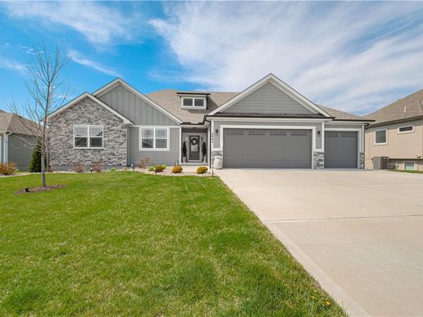 2002 Foxtail Point, Kearney, MO 64060