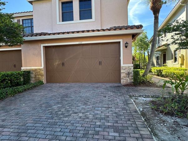 127 Riverwalk Circle W, Plantation, FL 33325