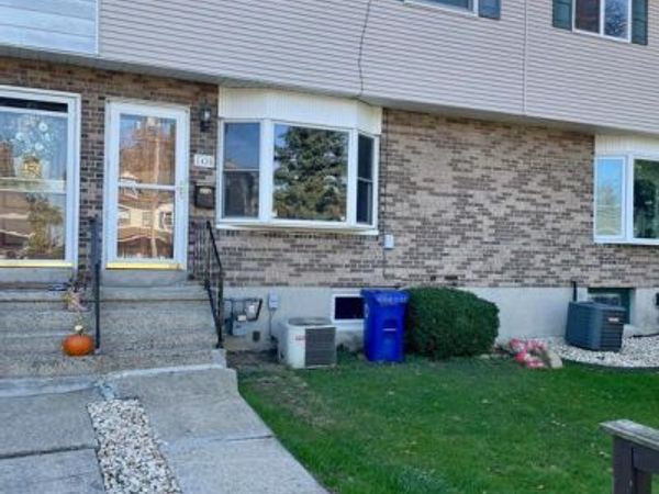 1420 FRUSH VALLEY , LAURELDALE, PA 19605