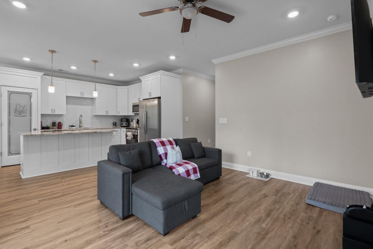 1205 Rosehaven Dr.  Photo 8