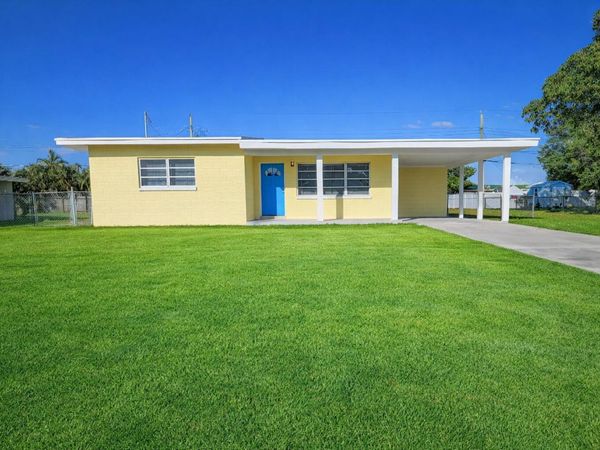 116 NE Entrada Avenue, Port St. Lucie, FL 34952