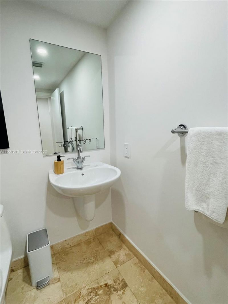 41 SE 5th St, Unit 2305, Miami, FL 33131 Photo
