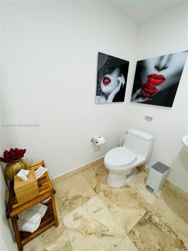 41 SE 5th St, Unit 2305, Miami, FL 33131 Photo