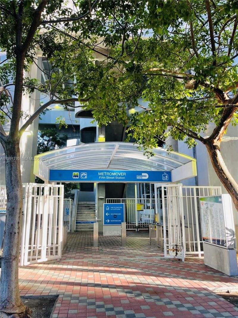 41 SE 5th St, Unit 2305, Miami, FL 33131 Photo