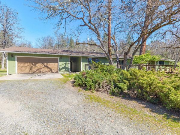 15 Twin Oaks Road, Jacksonville, OR 97530