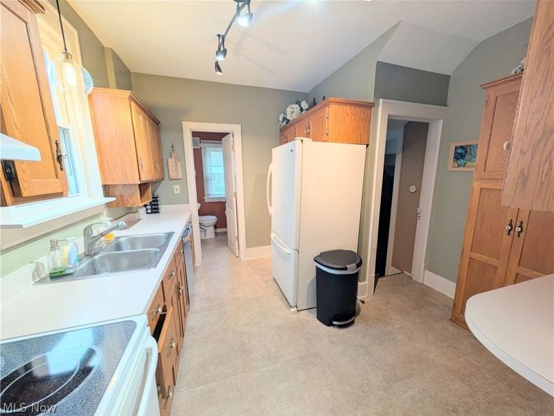 2002 Kirk Court NW, Canton, OH 44709 Photo 13