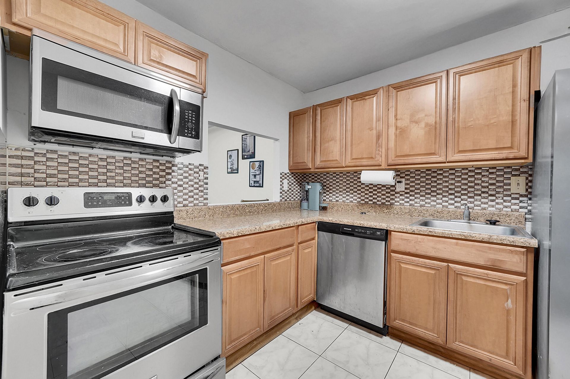 1000 Parkview Drive, Unit 306, Hallandale Beach, FL 33009 Photo