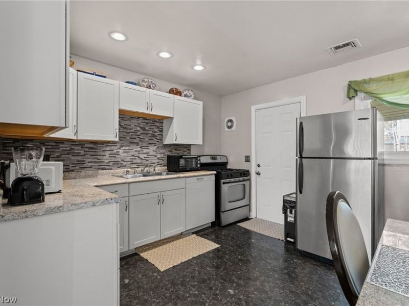 2317 40th Street NE, Canton, OH 44705 Photo 11