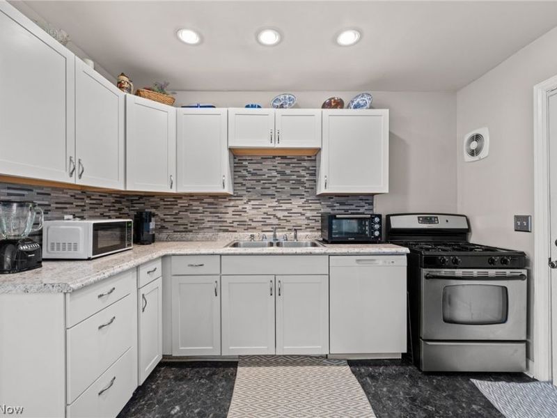 2317 40th Street NE, Canton, OH 44705 Photo 16