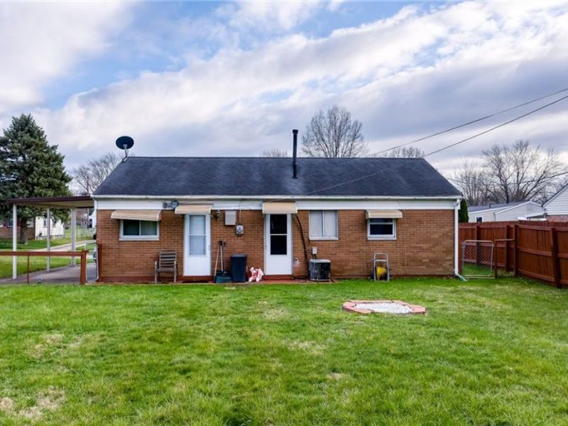 2317 40th Street NE, Canton, OH 44705 Photo 3