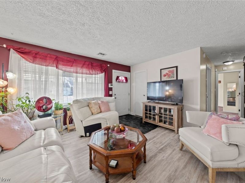 2317 40th Street NE, Canton, OH 44705 Photo 5