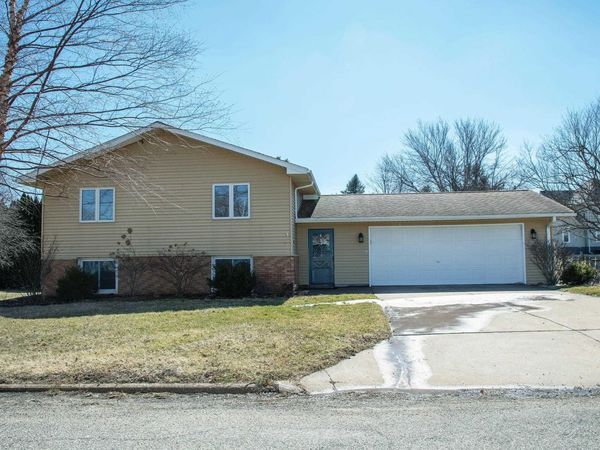 406 Monroe Street, Dysart, IA 52224