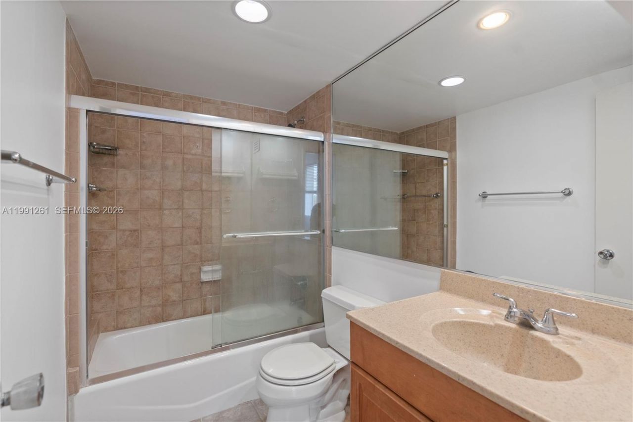 145 SE 25th Rd , Unit 404, Miami, FL 33129 Photo