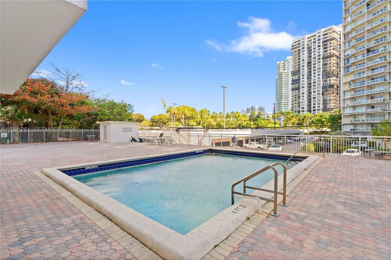 145 SE 25th Rd , Unit 404, Miami, FL 33129 Photo