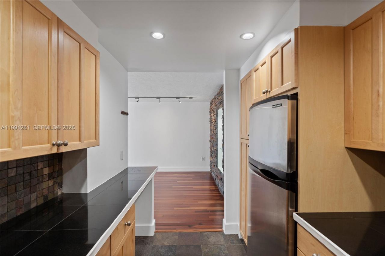 145 SE 25th Rd , Unit 404, Miami, FL 33129 Photo