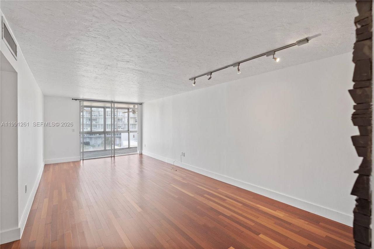 145 SE 25th Rd , Unit 404, Miami, FL 33129 Photo