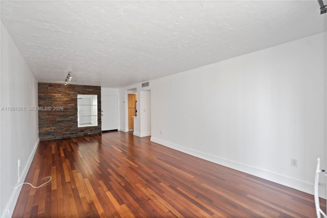 145 SE 25th Rd , Unit 404, Miami, FL 33129 Photo