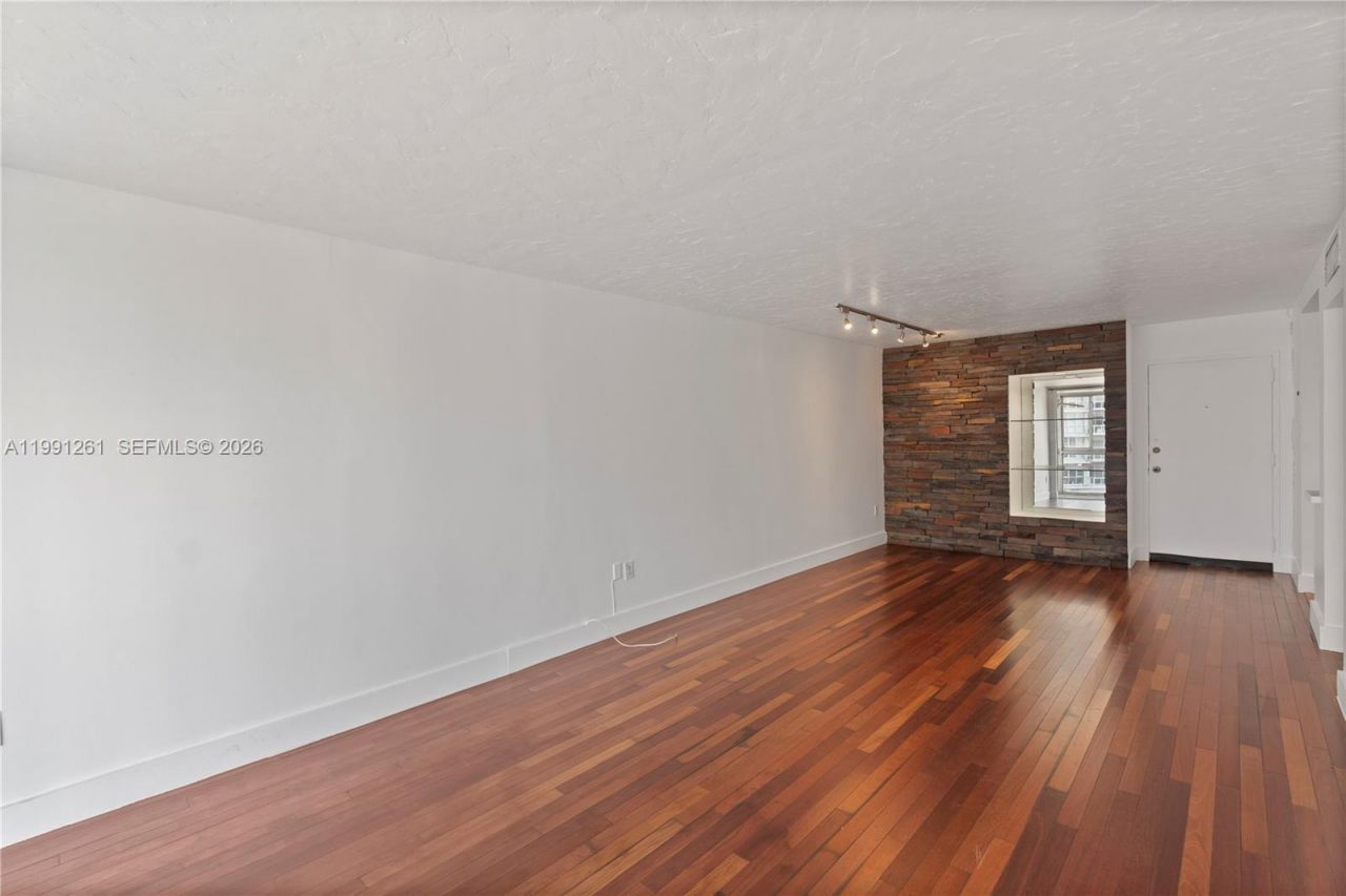 145 SE 25th Rd , Unit 404, Miami, FL 33129 Photo