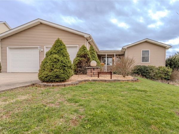 112 Colonial Ln, Uniontown, PA 15401