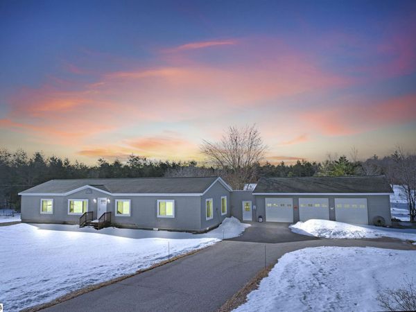 2518 32 Road E, Cadillac, MI 49601