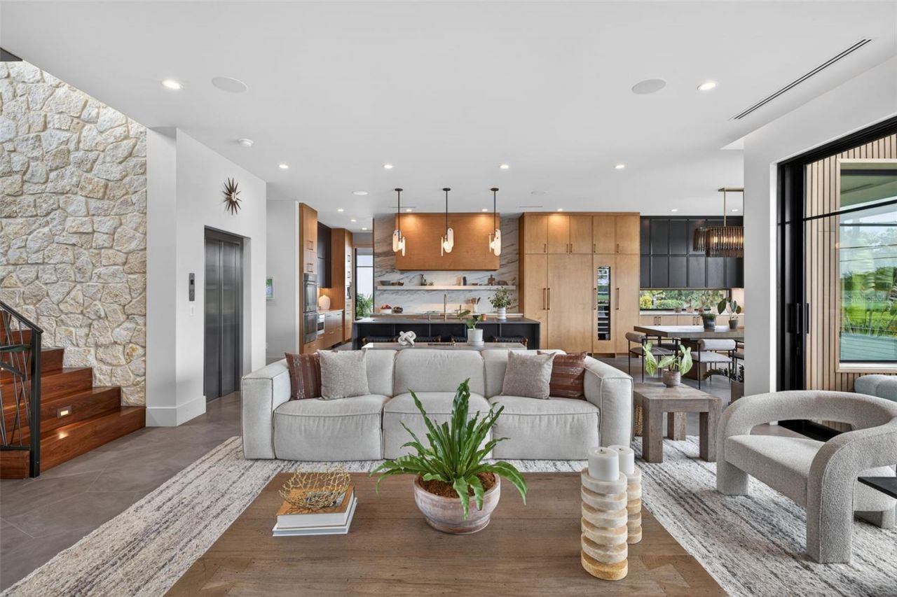 370 Belleair Drive Ne, Saint Petersburg, FL 33704 Photo