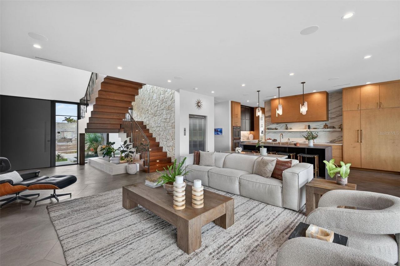 370 Belleair Drive Ne, Saint Petersburg, FL 33704 Photo