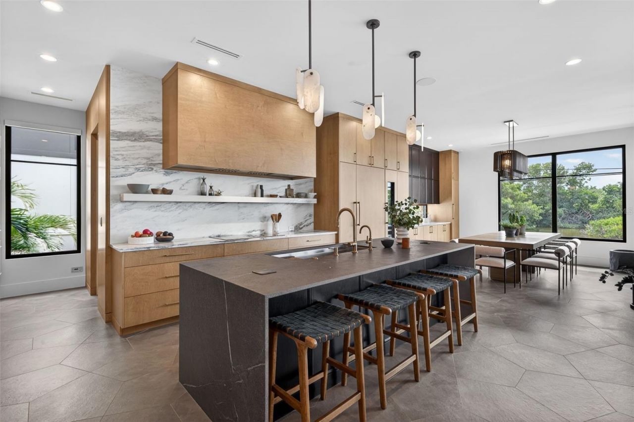 370 Belleair Drive Ne, Saint Petersburg, FL 33704 Photo