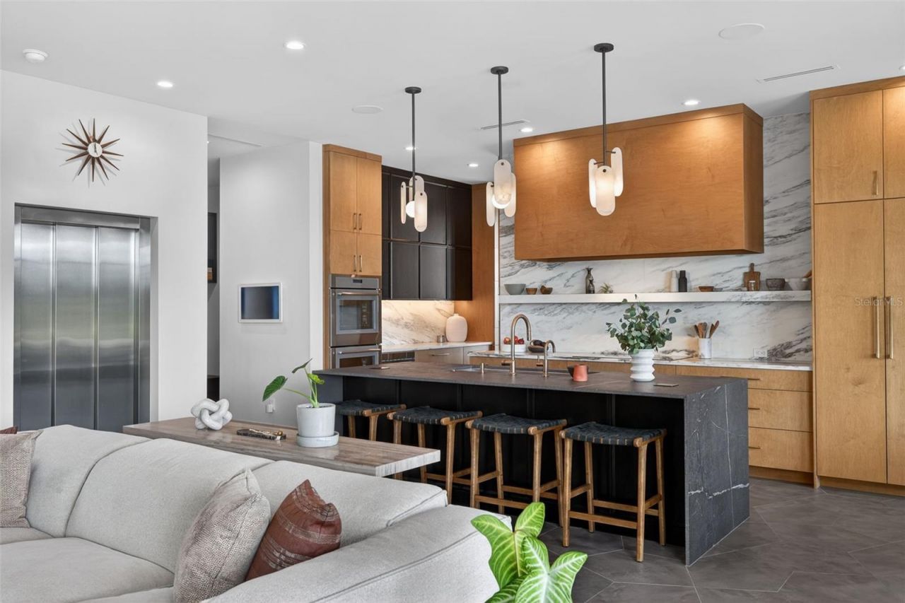 370 Belleair Drive Ne, Saint Petersburg, FL 33704 Photo