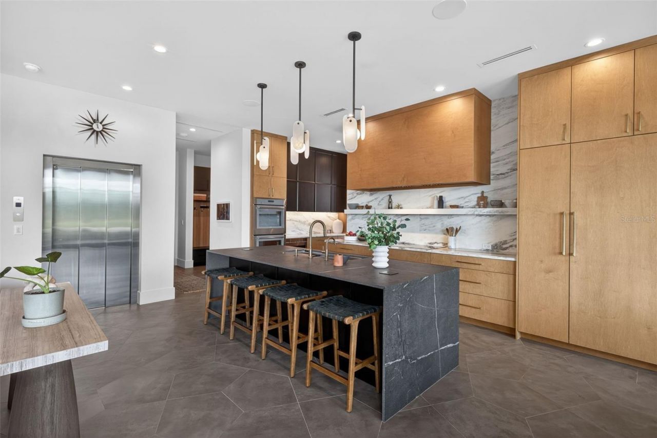 370 Belleair Drive Ne, Saint Petersburg, FL 33704 Photo