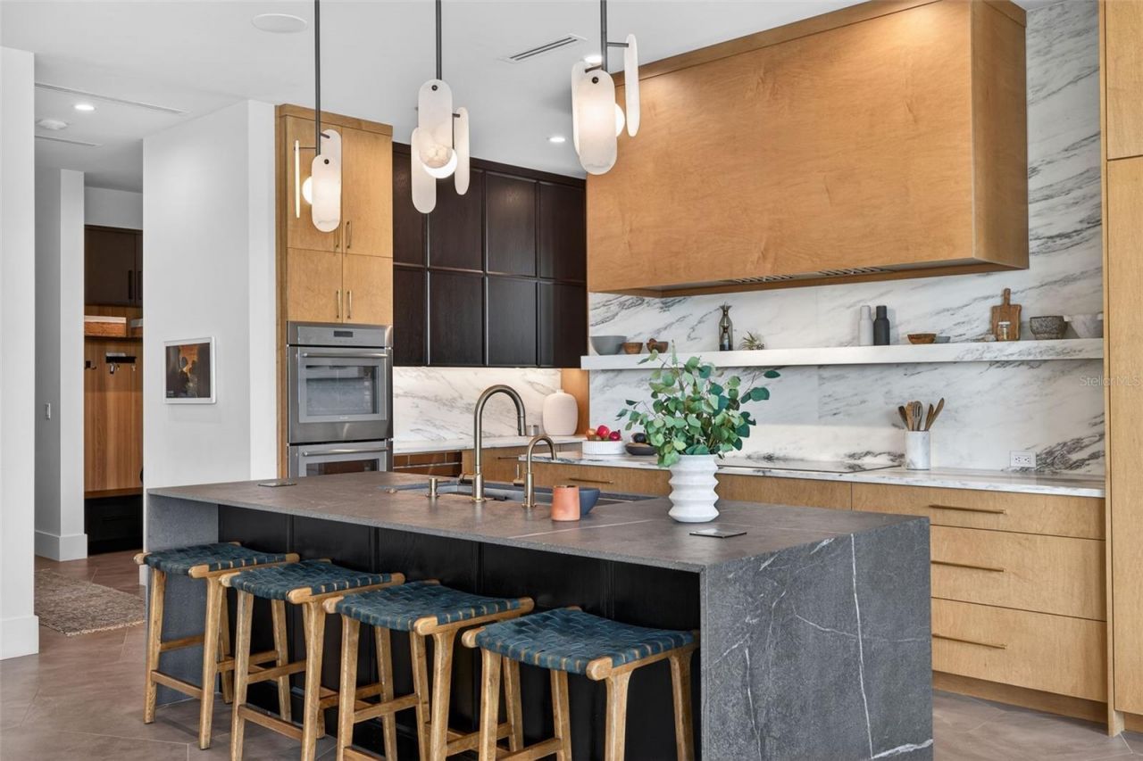 370 Belleair Drive Ne, Saint Petersburg, FL 33704 Photo