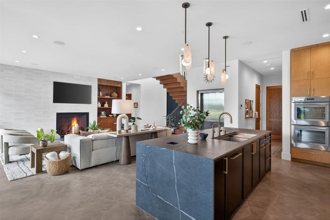 370 Belleair Drive Ne, Saint Petersburg, FL 33704 Photo