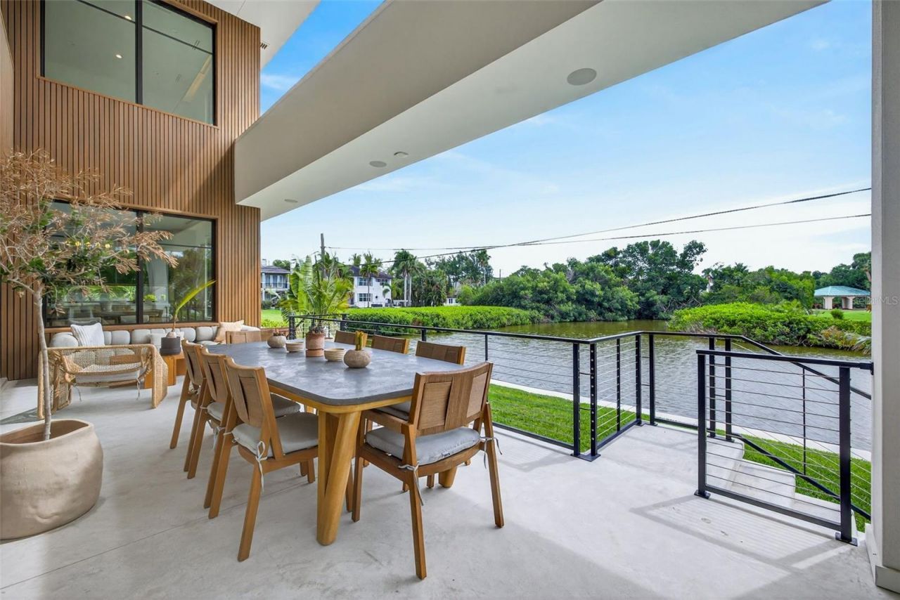 370 Belleair Drive Ne, Saint Petersburg, FL 33704 Photo