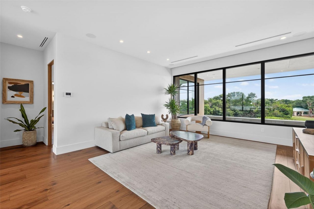 370 Belleair Drive Ne, Saint Petersburg, FL 33704 Photo