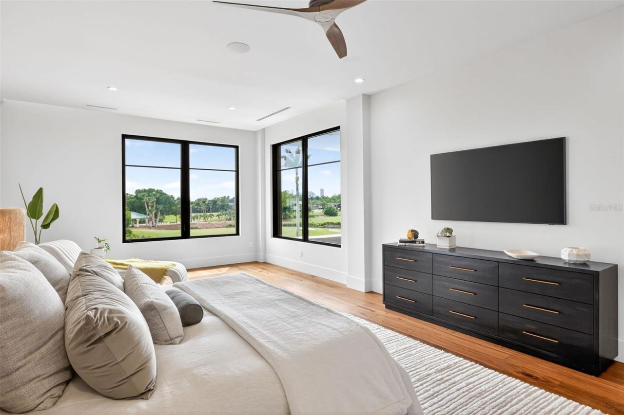 370 Belleair Drive Ne, Saint Petersburg, FL 33704 Photo