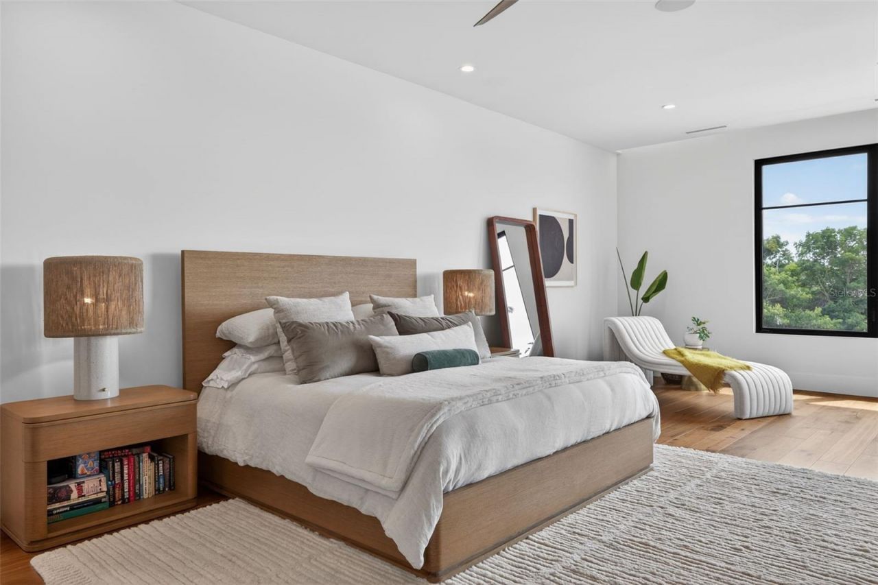 370 Belleair Drive Ne, Saint Petersburg, FL 33704 Photo