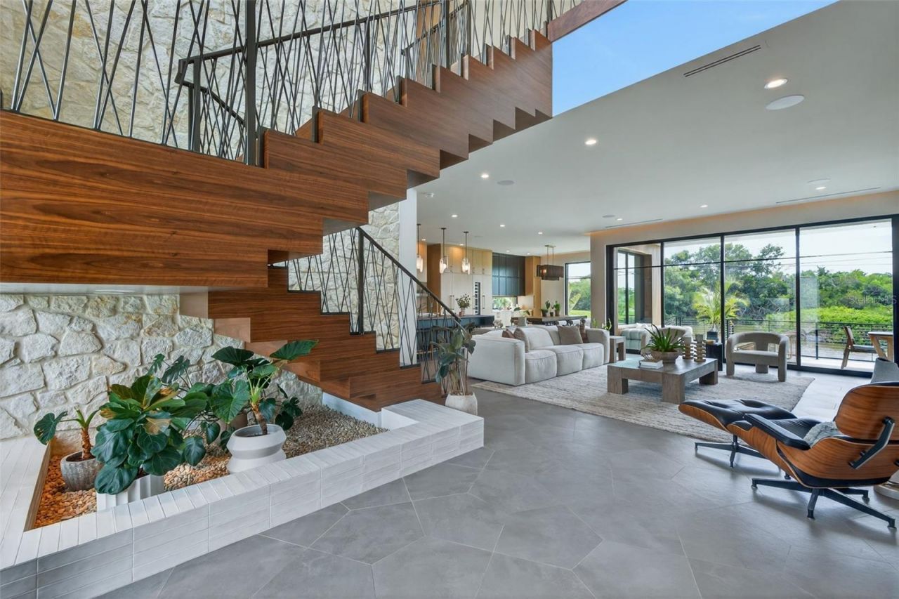 370 Belleair Drive Ne, Saint Petersburg, FL 33704 Photo