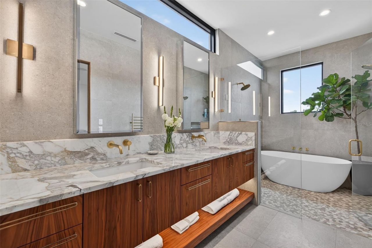 370 Belleair Drive Ne, Saint Petersburg, FL 33704 Photo