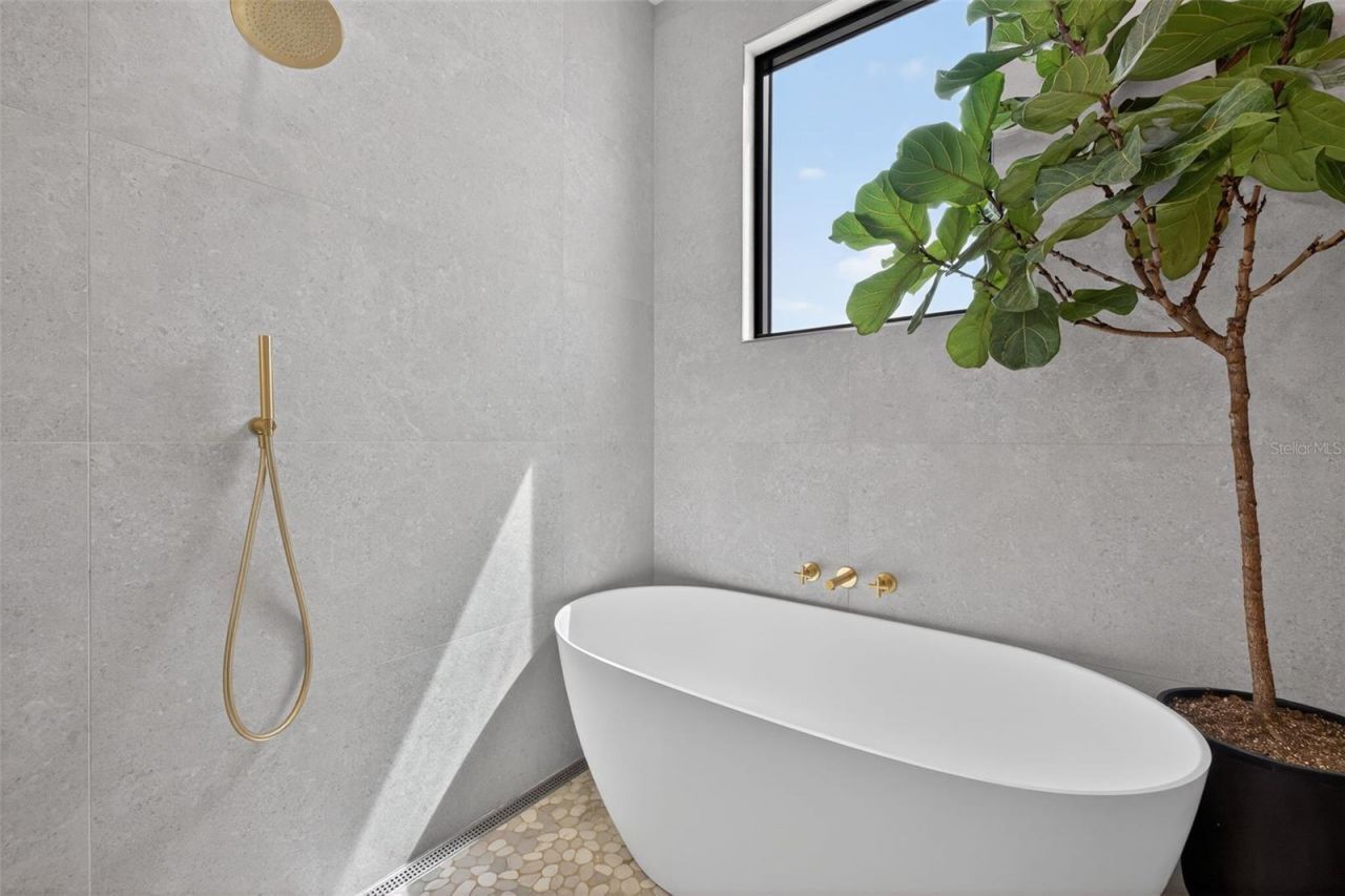 370 Belleair Drive Ne, Saint Petersburg, FL 33704 Photo